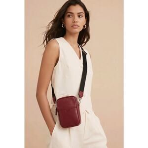 WE-AR4 Women Crossbody Bag Souvenir Camera Burgundy Small NWT